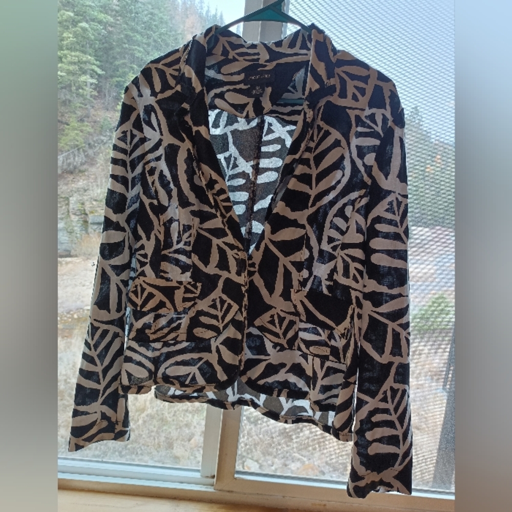 Focus 2000 Black and Cream Leaf Pattern Blazer